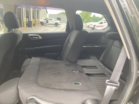 Used 2019 Nissan Pathfinder S AWD/4WD image 32