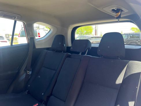 Used 2017 Toyota RAV4 LE AWD/4WD image 29
