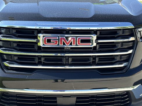 Used 2024 GMC Acadia Elevation w/ Luxury Package AWD/4WD image 9