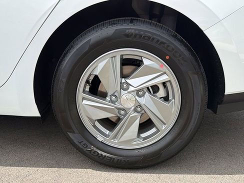New 2026 Hyundai Elantra SE FWD image 19