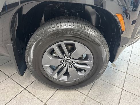 Used 2025 Nissan Frontier SV image 25