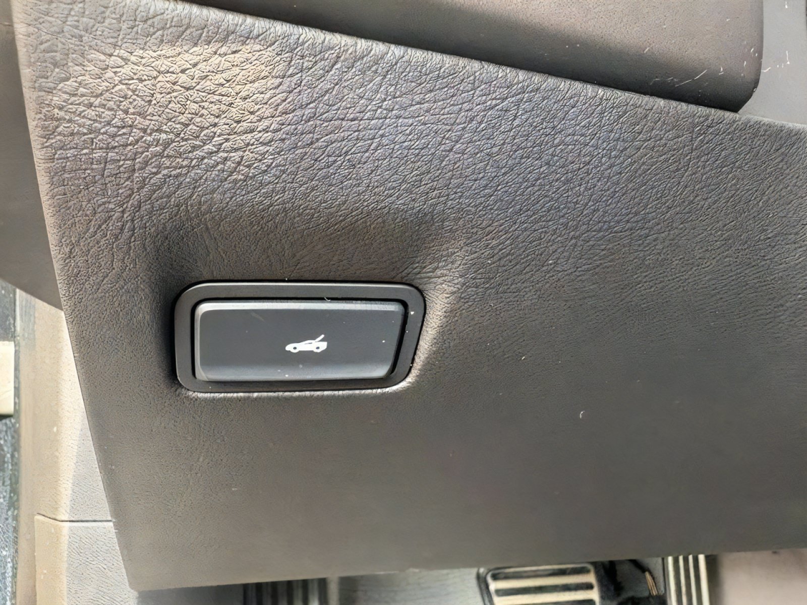 Used 2019 Chevrolet Corvette Stingray Coupe w/ 1LT RWD image 17
