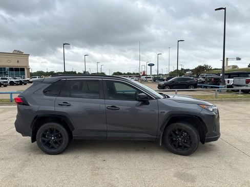 Used 2021 Toyota RAV4 LE FWD image 17