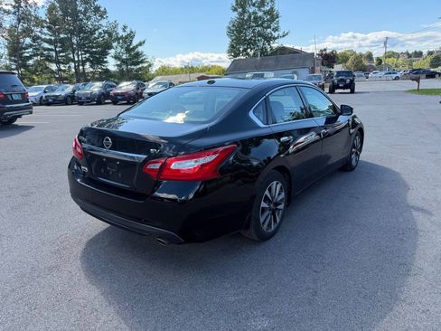 Used 2017 Nissan Altima 2.5 SV w/ Convenience Package FWD image 6