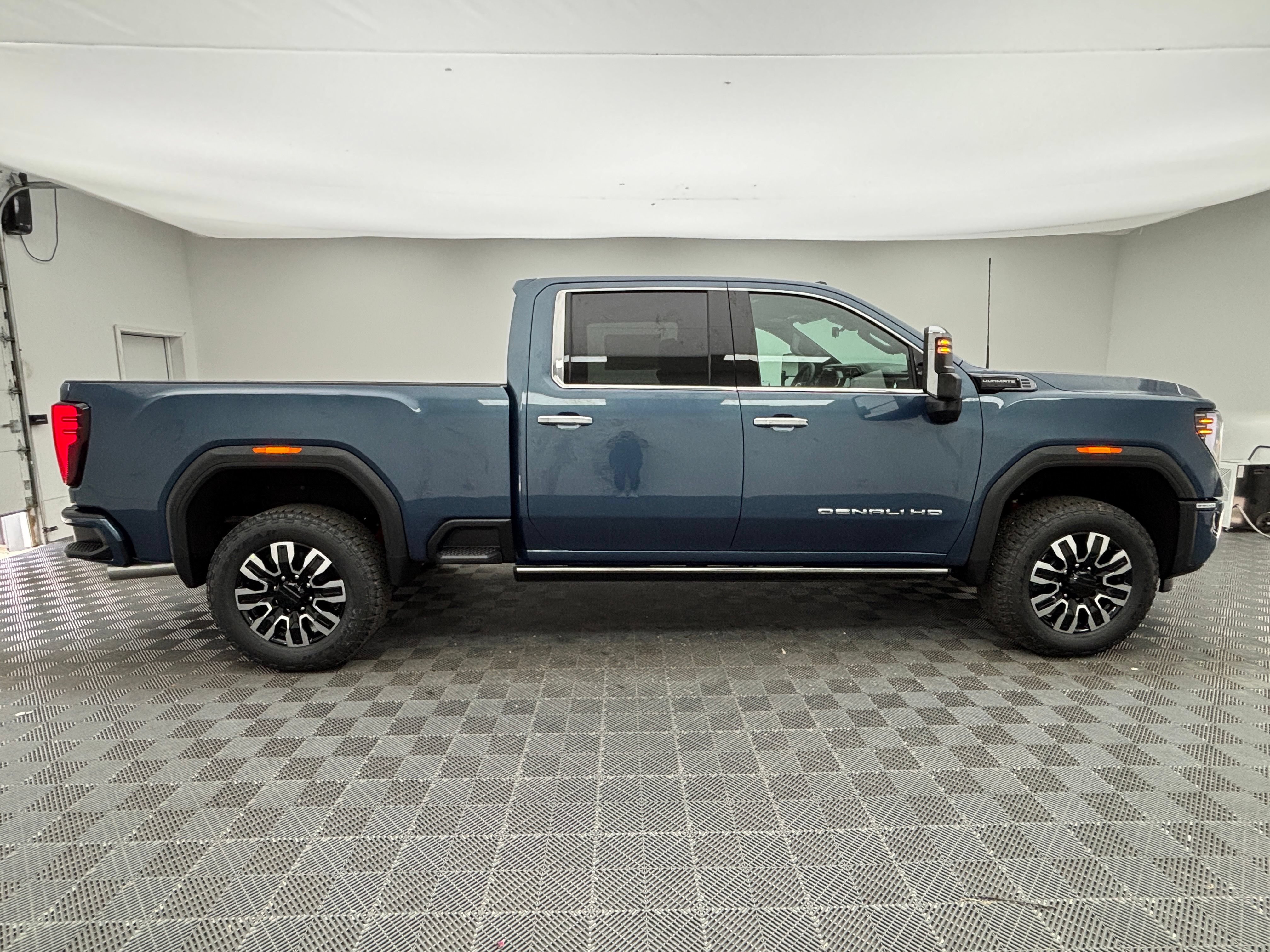 New 2026 GMC Sierra 2500 Denali Ultimate AWD/4WD image 9
