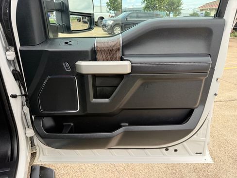 Used 2019 Ford F250 Lariat w/ Lariat Ultimate Package RWD image 26
