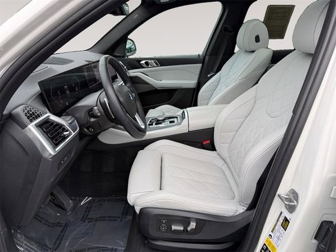 Certified 2024 BMW X5 xDrive40i w/ Premium Package image 9