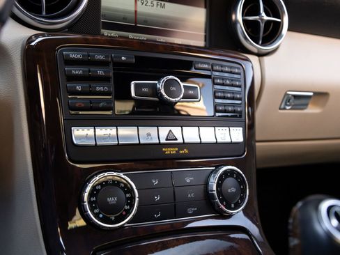 Used 2013 Mercedes-Benz SLK 250 image 28