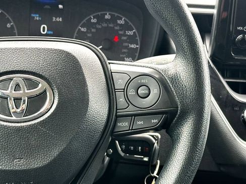 Used 2025 Toyota Corolla LE FWD image 21