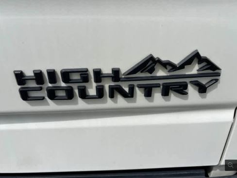 Used 2023 Chevrolet Silverado 1500 High Country w/ High Country Premium Package AWD/4WD image 8