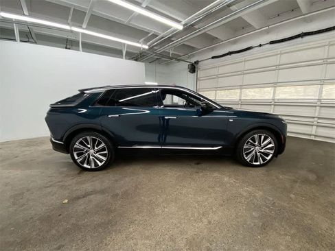 Certified 2025 Cadillac Lyriq Luxury image 7