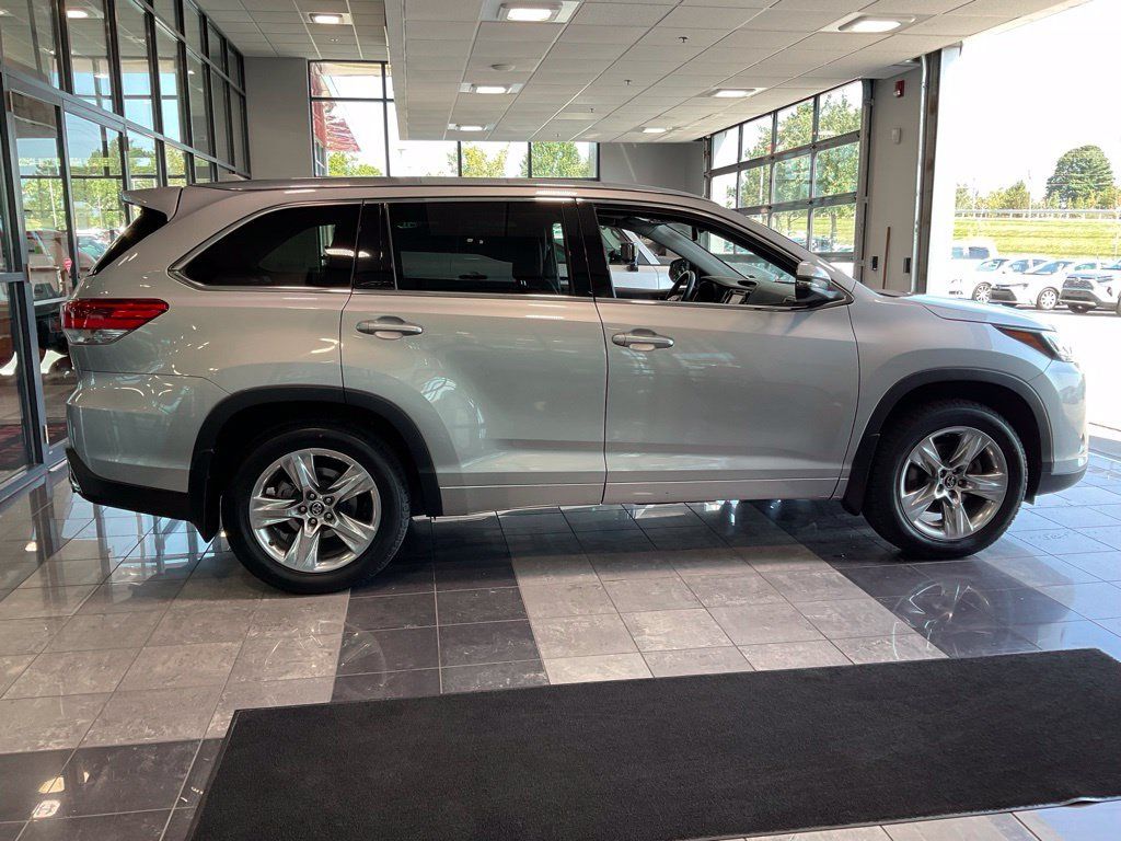 Used 2019 Toyota Highlander Limited AWD/4WD image 6