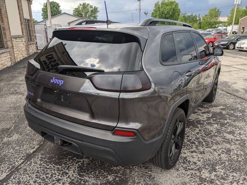 Used 2019 Jeep Cherokee Latitude Plus AWD/4WD image 3
