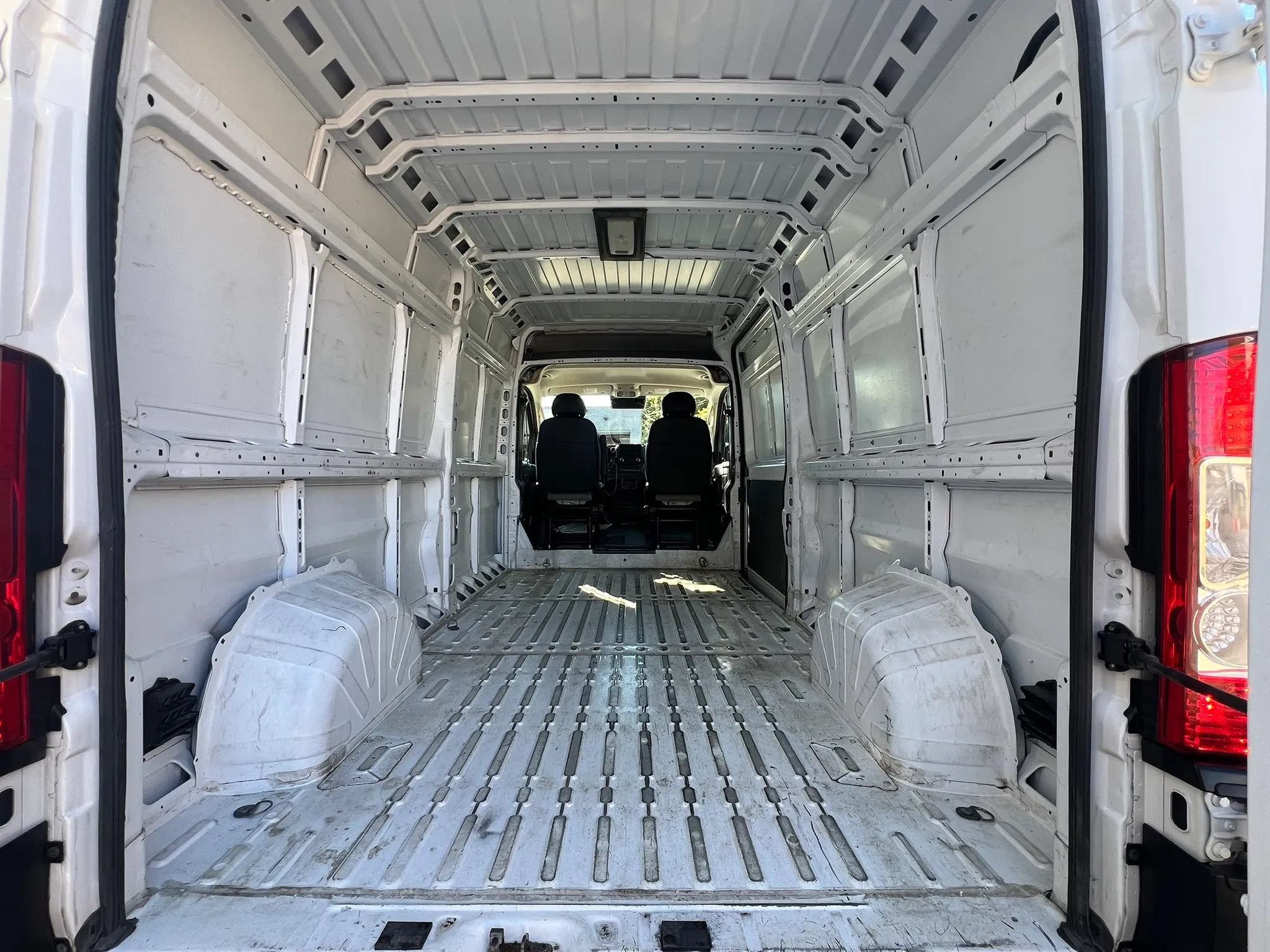 Used 2025 RAM ProMaster 3500 w/ Convenience Group FWD image 11