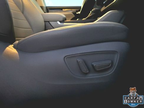 Used 2020 Toyota Highlander XLE image 46