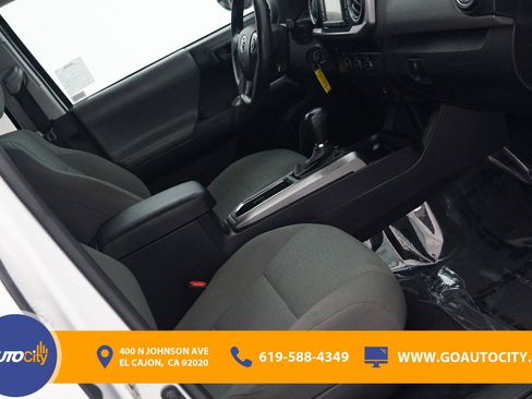 Used 2016 Toyota Tacoma SR5 w/ SR5 Appearance Package (SN) image 8