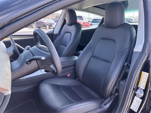 Used 2023 Tesla Model 3 Standard Range image 17