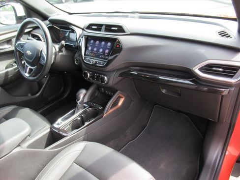 Used 2023 Chevrolet TrailBlazer ACTIV w/ Sun and Liftgate Package image 11