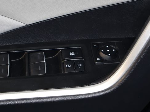 Used 2025 Toyota RAV4 XLE image 36