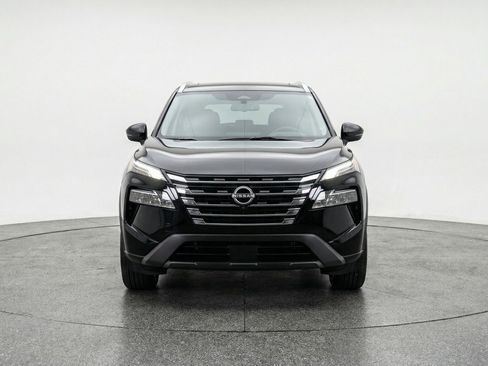 Used 2025 Nissan Rogue SV image 2