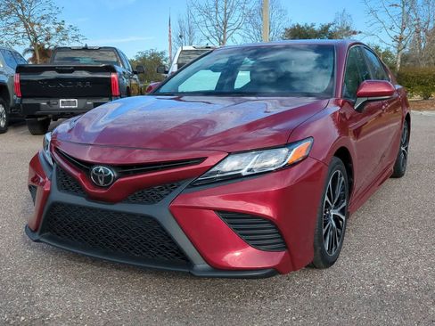 Certified 2018 Toyota Camry SE image 2