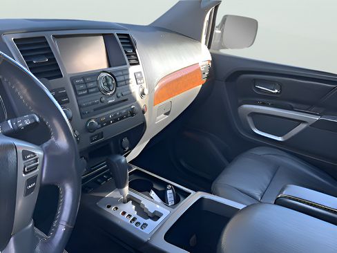 Used 2015 Nissan Armada Platinum AWD/4WD image 9