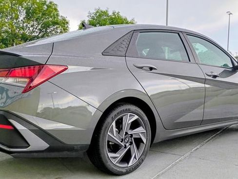 Used 2025 Hyundai Elantra Sport FWD image 19