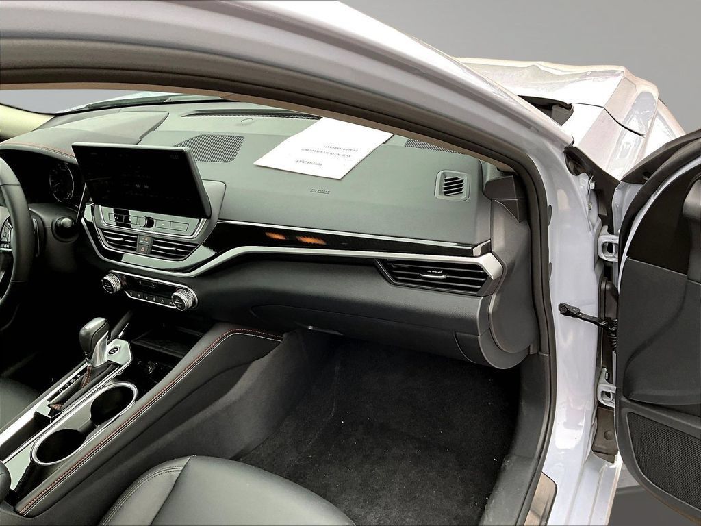 Used 2025 Nissan Altima 2.5 SR w/ SR Premium Package FWD image 28