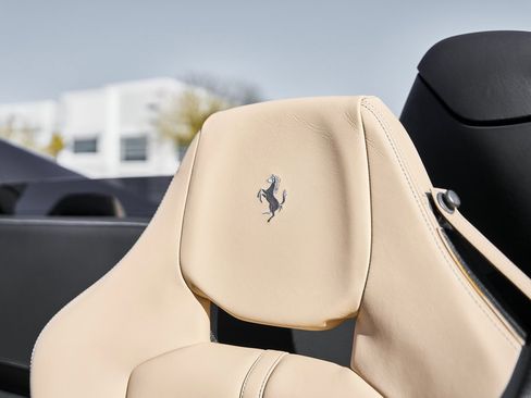 Used 2022 Ferrari F8 Tributo image 57