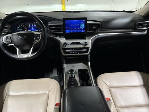 Used 2023 Ford Explorer XLT w/ Equipment Group 202A AWD/4WD image 10