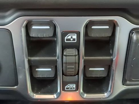 Used 2025 Jeep Wrangler Unlimited Sahara w/ Safety Group AWD/4WD image 26