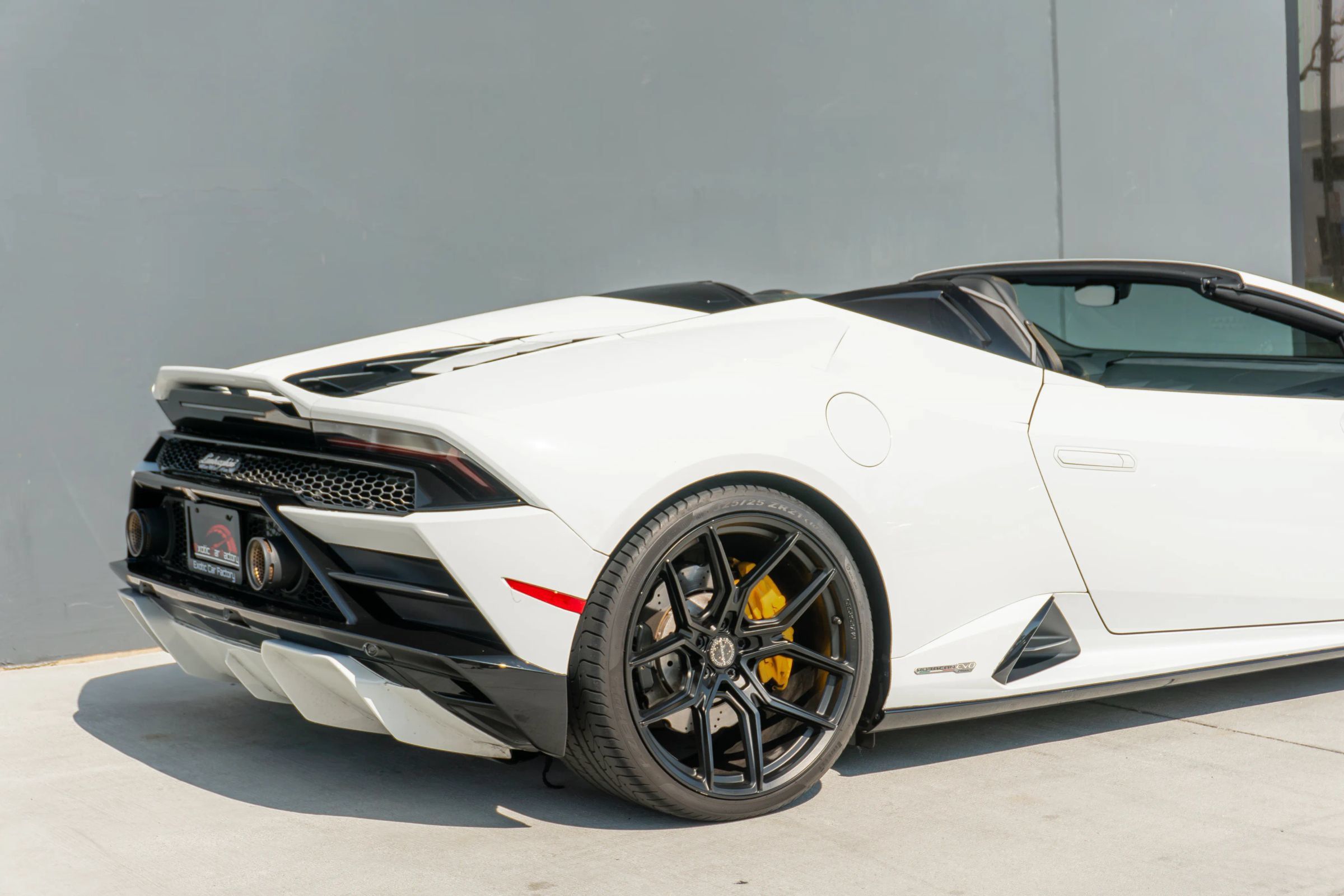 Used 2021 Lamborghini Huracan EVO RWD image 35