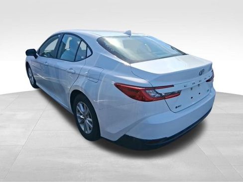 Used 2025 Toyota Camry LE image 7