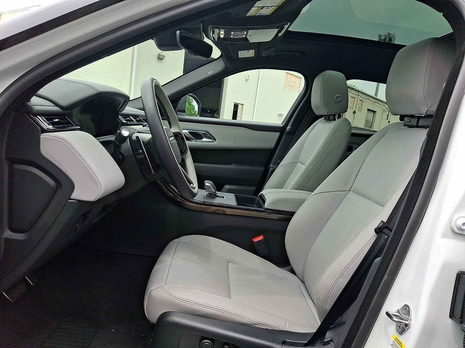 Used 2026 Land Rover Range Rover Velar Dynamic SE AWD/4WD image 3