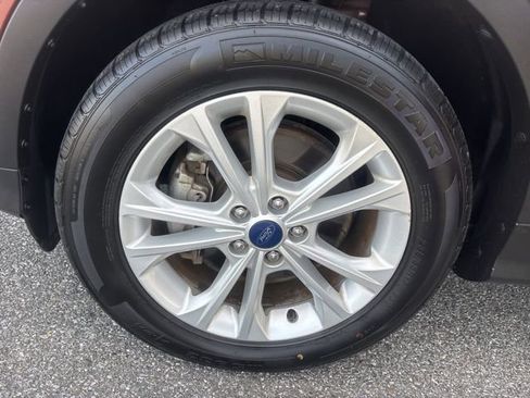 Used 2018 Ford Escape SE w/ Ford Safe & Smart Package image 25