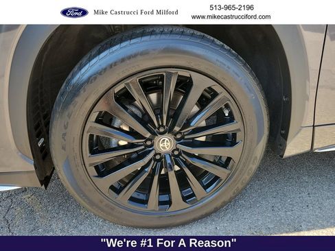 Used 2024 Toyota Highlander XSE FWD image 9
