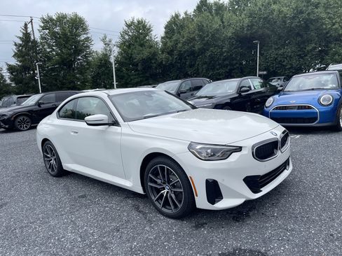 Used 2025 BMW 230i xDrive Coupe w/ Premium Package image 2