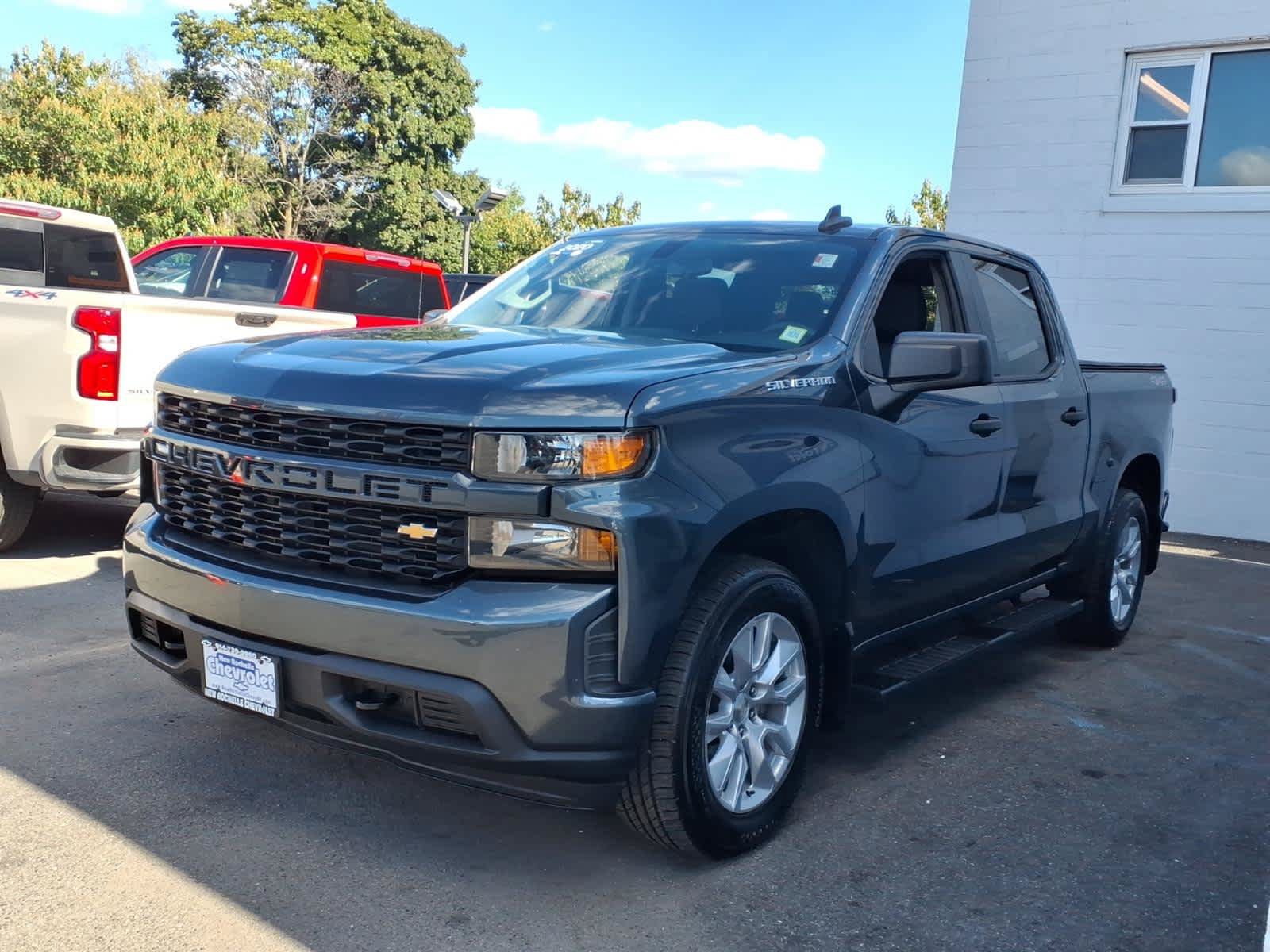 Used 2020 Chevrolet Silverado 1500 Custom w/ Custom Value Package AWD/4WD image 3