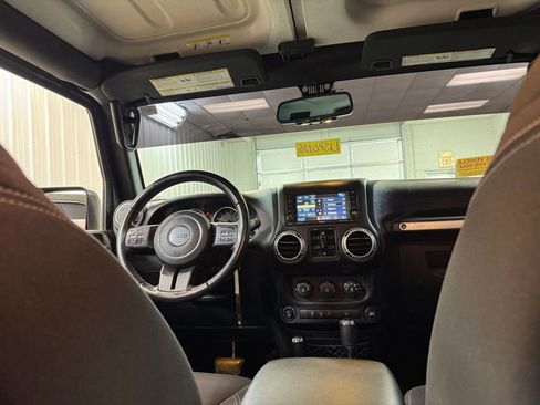 Used 2016 Jeep Wrangler Unlimited Sahara w/ Dual Top Group AWD/4WD image 20