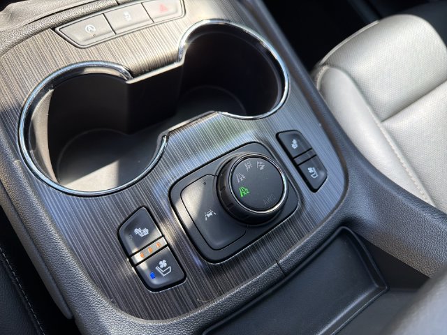 Certified 2023 GMC Acadia SLT w/ Elevation Edition AWD/4WD image 18