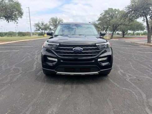 Used 2021 Ford Explorer XLT w/ Equipment Group 202A RWD image 2