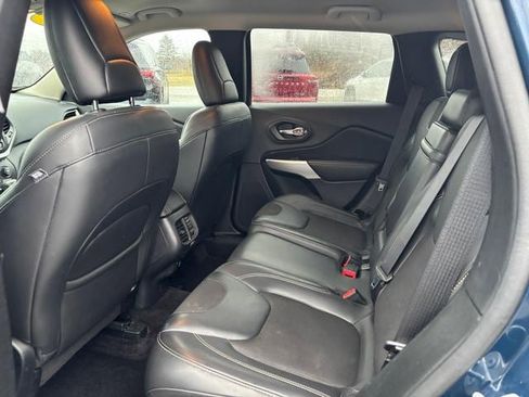 Used 2018 Jeep Cherokee Latitude Plus w/ Cold Weather Group image 11