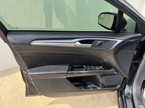 Used 2016 Ford Fusion Titanium FWD image 12