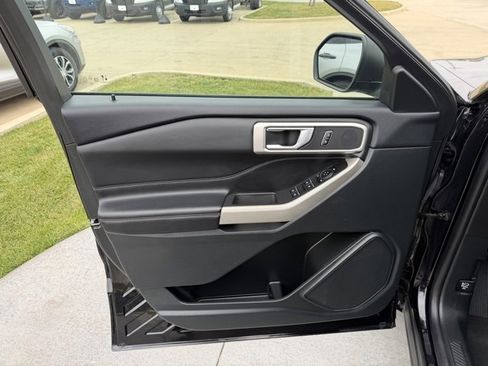 Used 2023 Ford Explorer XLT w/ Equipment Group 202A image 9