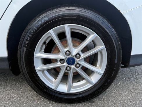 Used 2016 Ford Focus SE w/ SE Cold Weather Package image 12