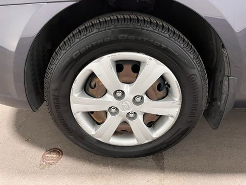 Used 2011 Hyundai Accent GLS image 28