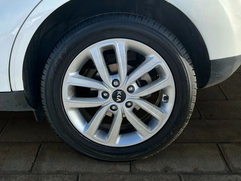 Used 2019 Kia Soul + image 16