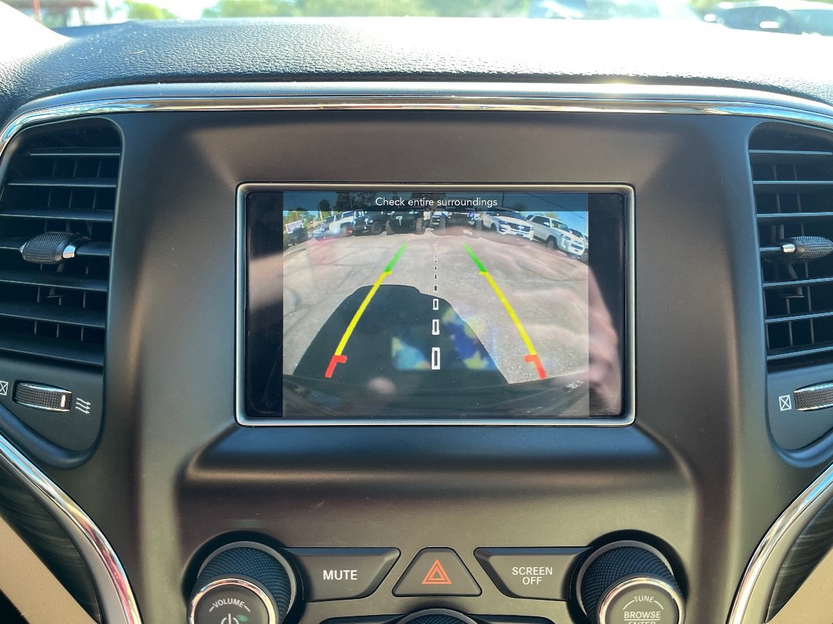 Used 2020 Jeep Grand Cherokee Laredo AWD/4WD image 14