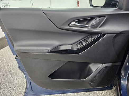 Used 2025 Chevrolet Equinox LT FWD image 12