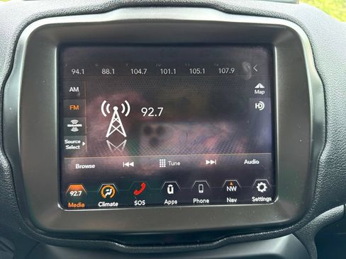 Used 2021 Jeep Renegade Limited w/ Trailer Tow Group AWD/4WD image 38